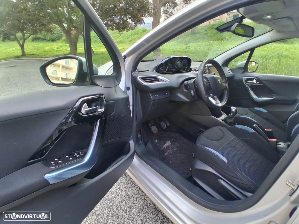 Peugeot 208 - 18