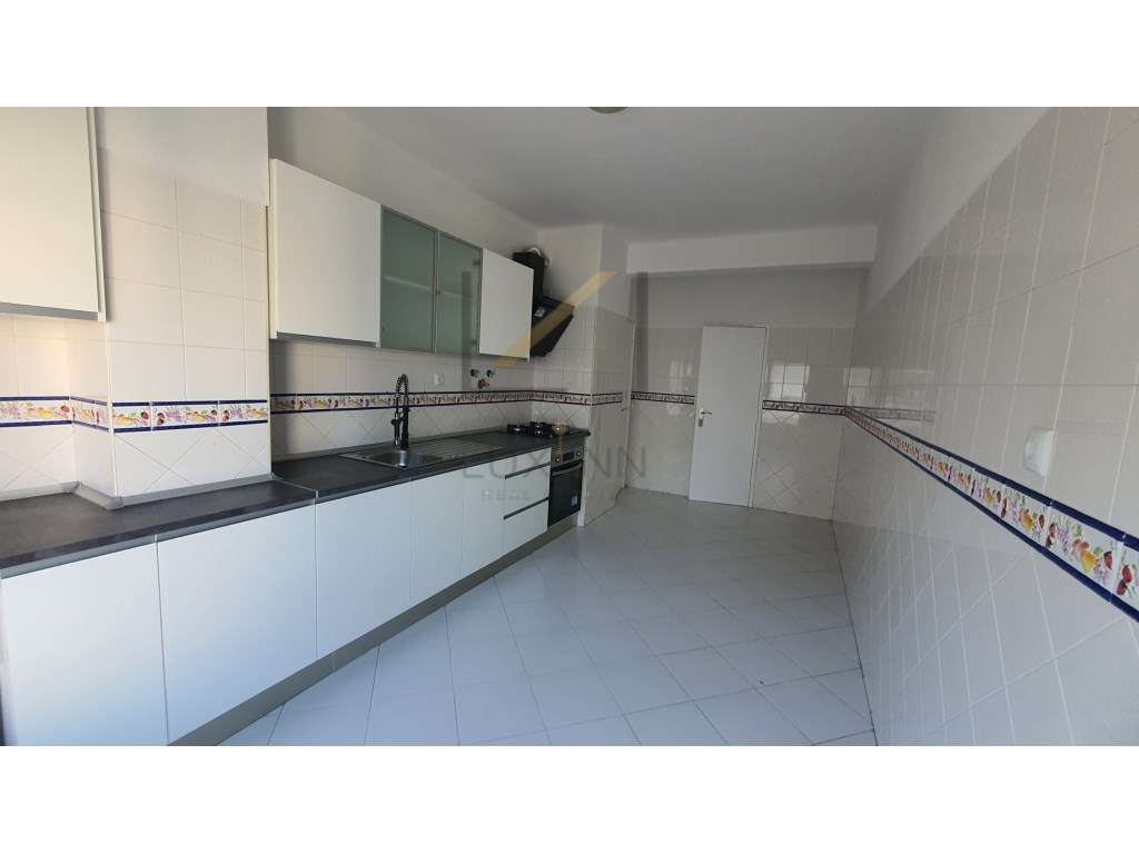 T2 Renovado em Paio Pires - Grande imagem: 2/21