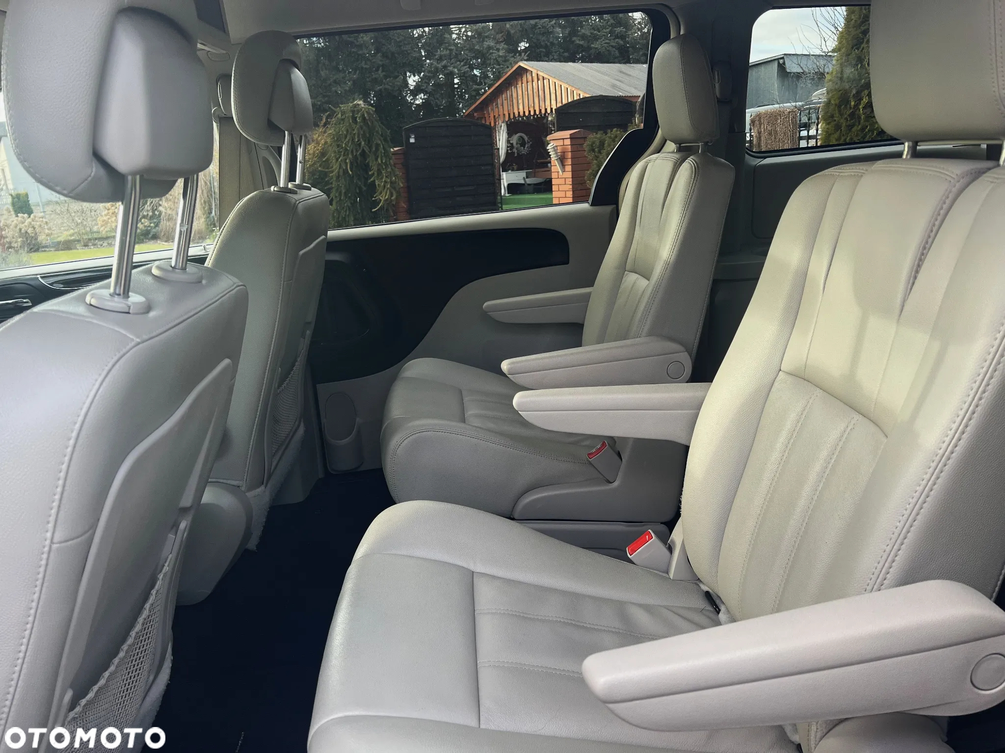 Chrysler Town & Country - 17