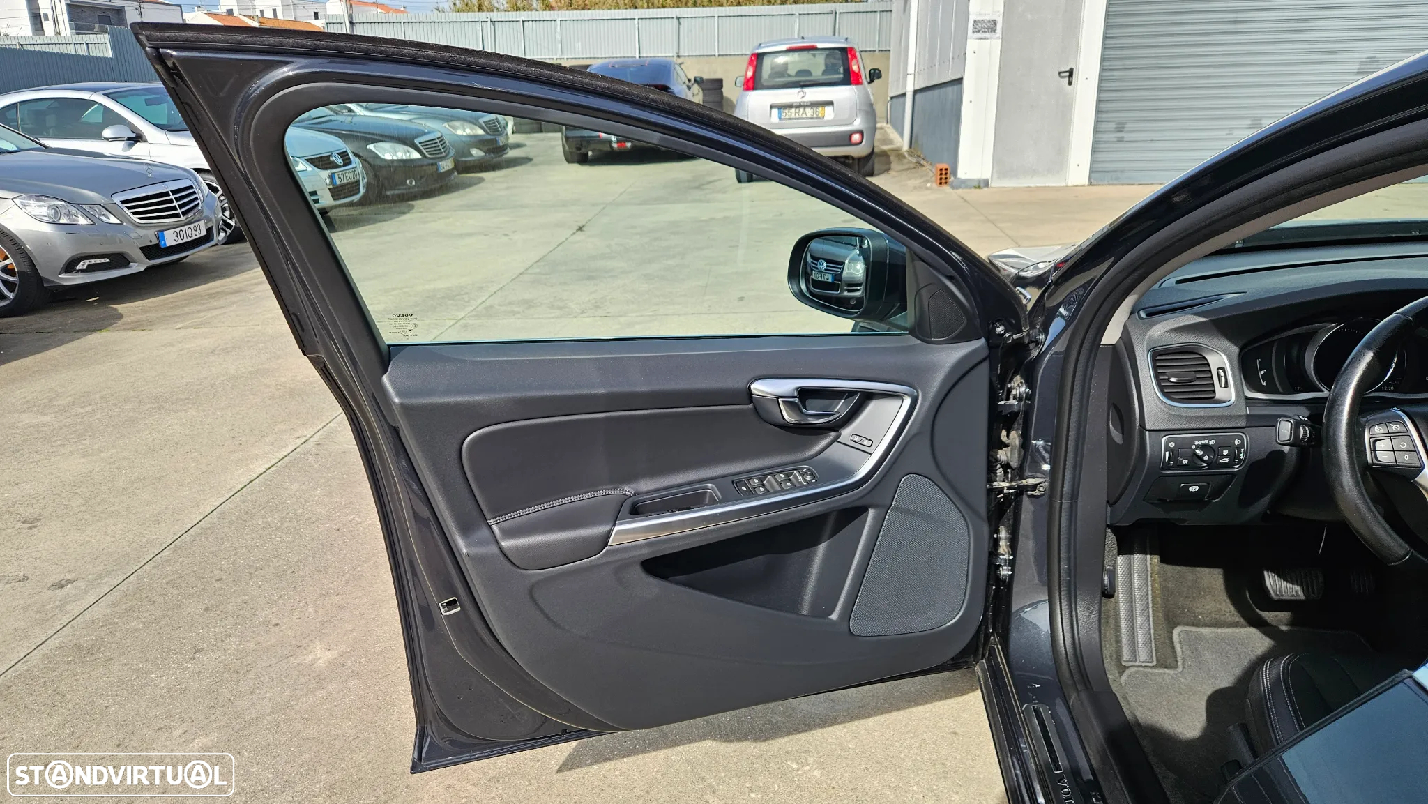 Volvo V60 2.4 D6 Momentum AWD Phev - 12