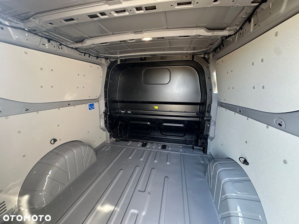 Volkswagen Transporter Transporter Furgon Plussilnik: 2,0 l TDI 150 KM / skrzynia biegów: 6-biegowa manualna rozstaw osi: 3500 mm - 7