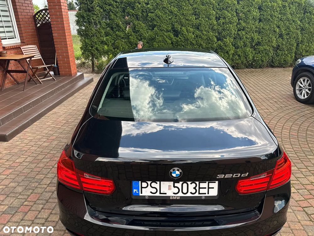 BMW Seria 3 320d Efficient Dynamics Luxury Line - 11