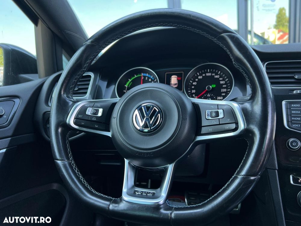 Volkswagen Golf - 10