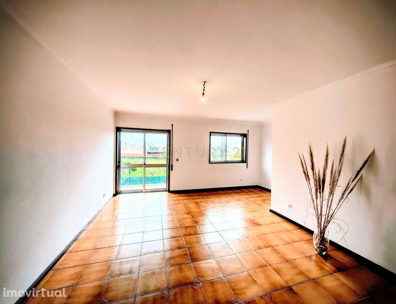 Prédio bi-familiar - grande potencial de rentabilização em Bustos - Grande imagem: 3/17