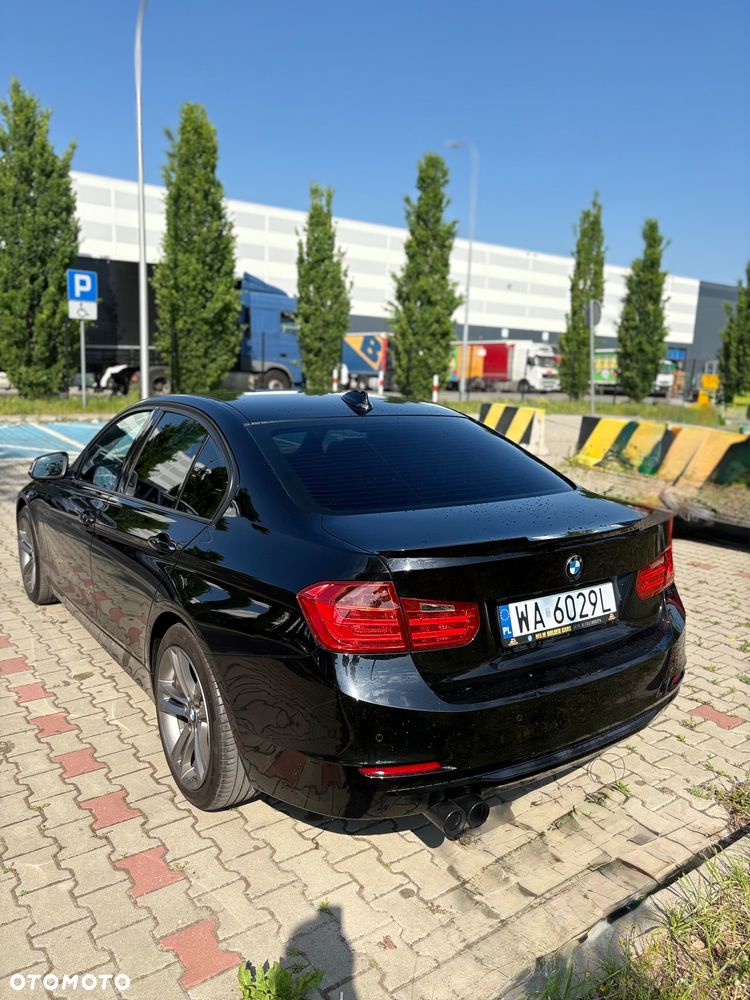 BMW Seria 3 328i Sport Line - 23