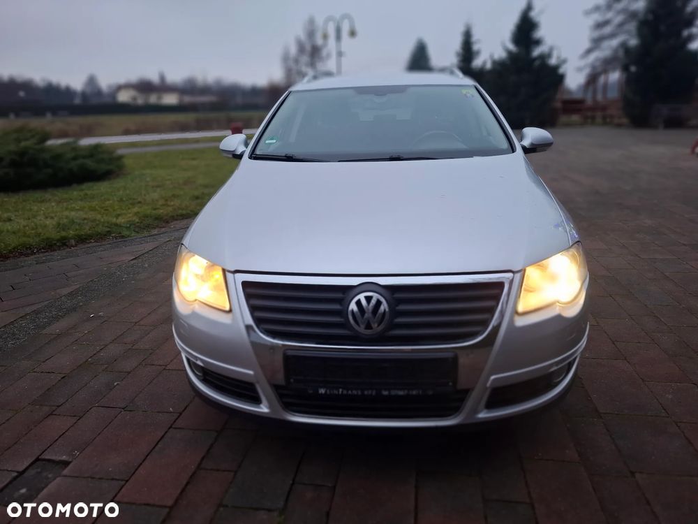 Volkswagen Passat 2.0 TDI DSG Individual Chrom dunkel - 2