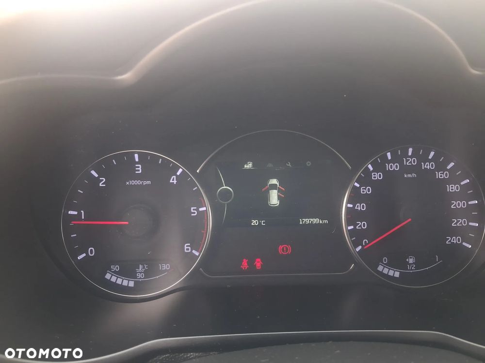 Kia Carens 1.7 CRDi 136 Fifa World Cup Edition - 11