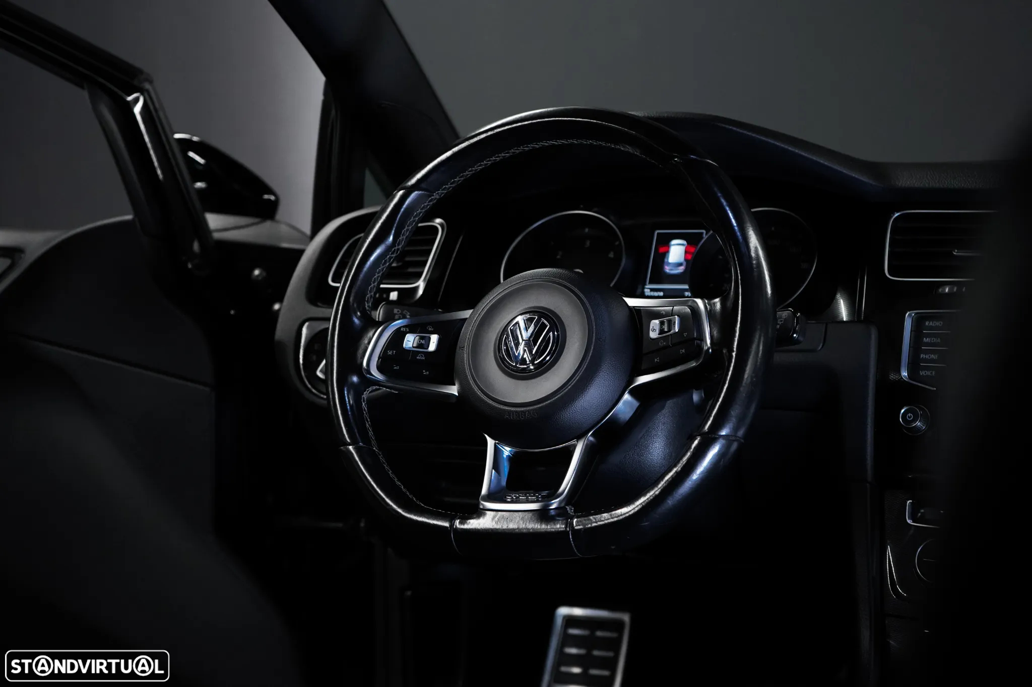VW Golf 2.0 TDI GTD DSG - 28