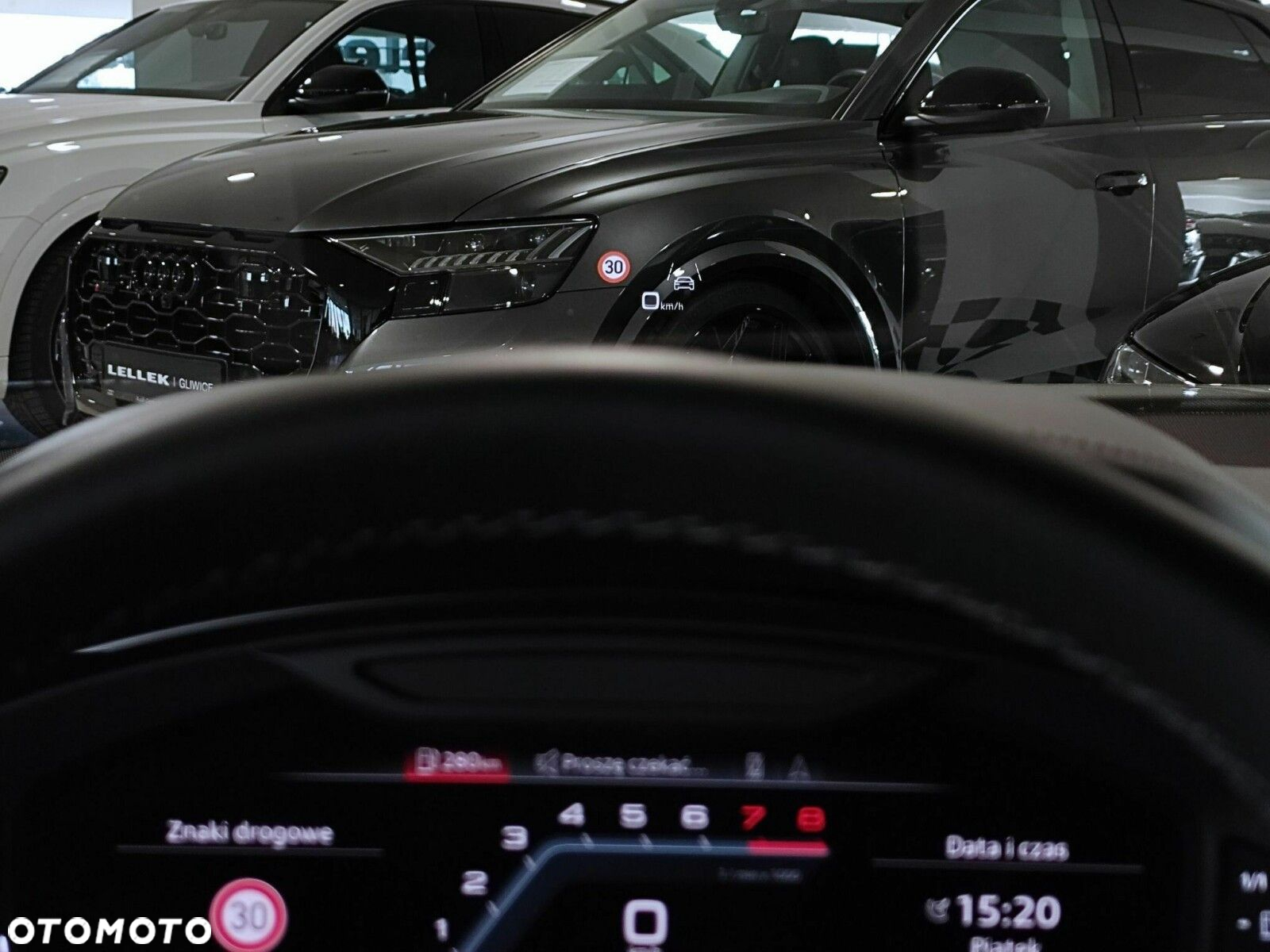 Audi S8 - 12