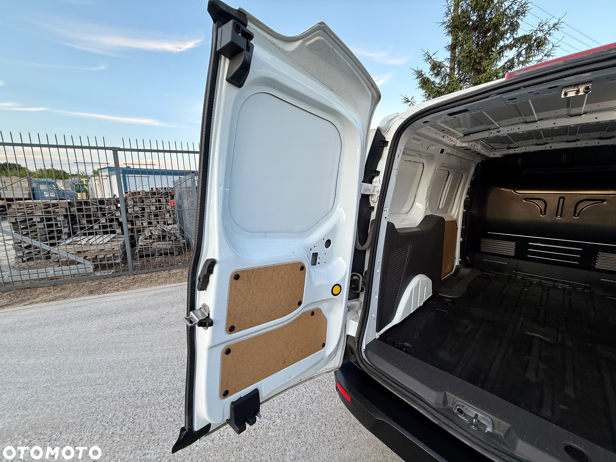 Ford Transit Connect - 10