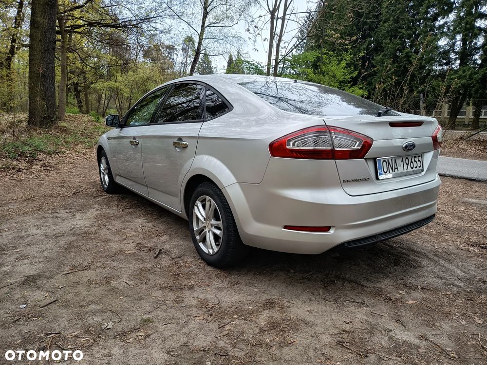 Ford Mondeo 2.0 Ghia - 6