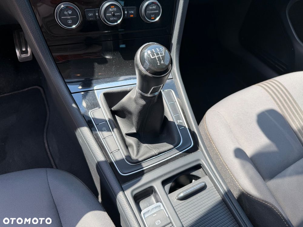 Volkswagen Golf - 30