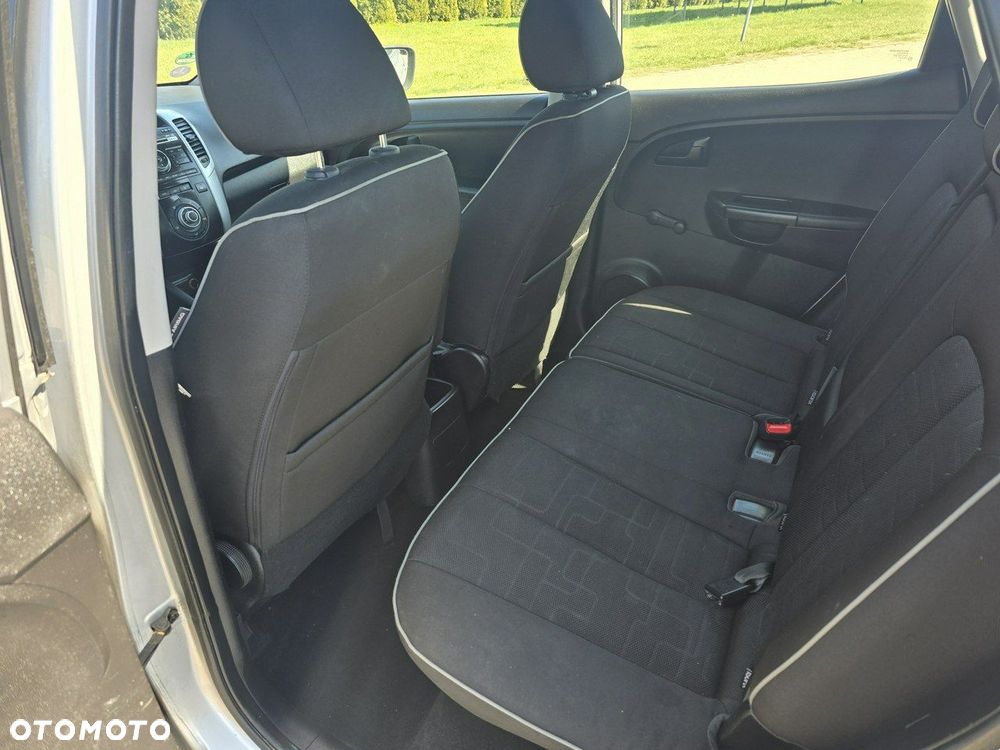 Kia Venga - 17