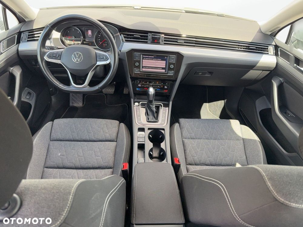 Volkswagen Passat - 11