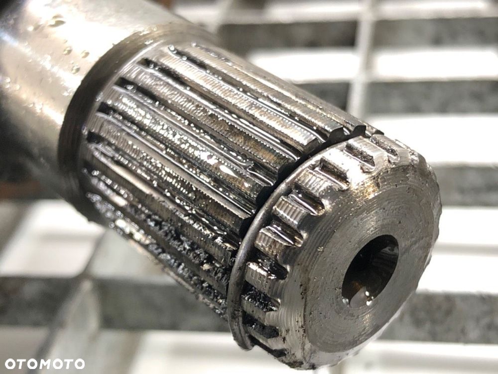 PÓŁOŚ LEWY PRZÓD  SUZUKI SWIFT III (MZ, EZ) 2005 - 2022 1.3 (RS 413) 68 kW [92 KM] benzyna 2005 - 5