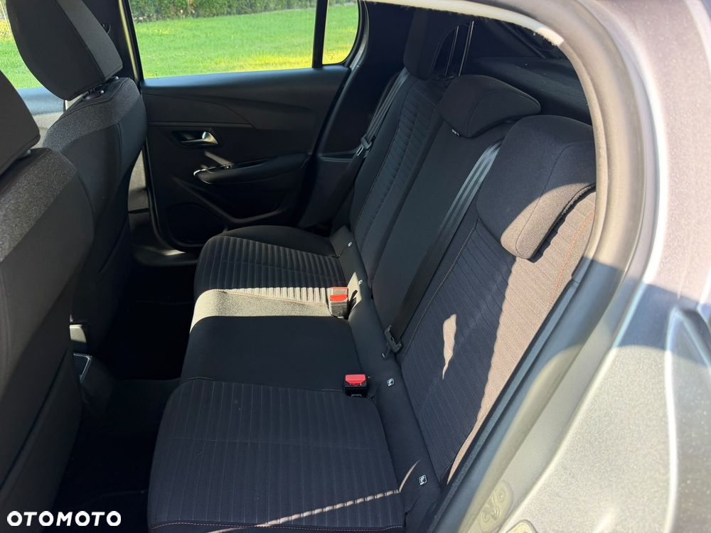 Peugeot 208 - 17