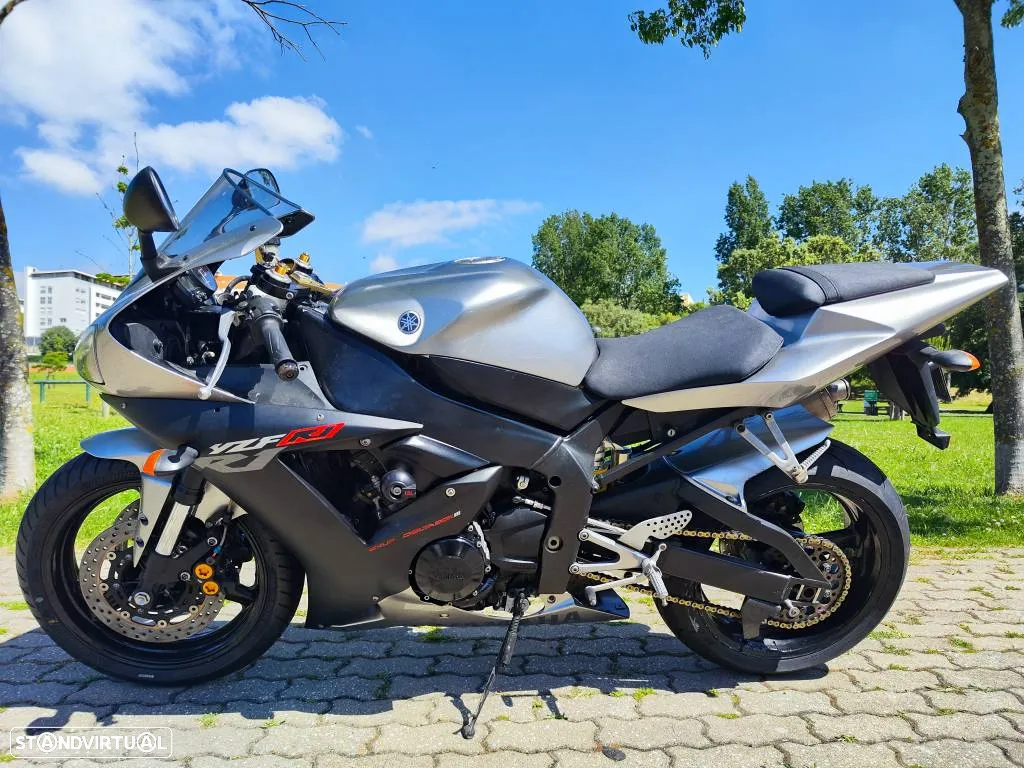 Yamaha YZF R1 - 9