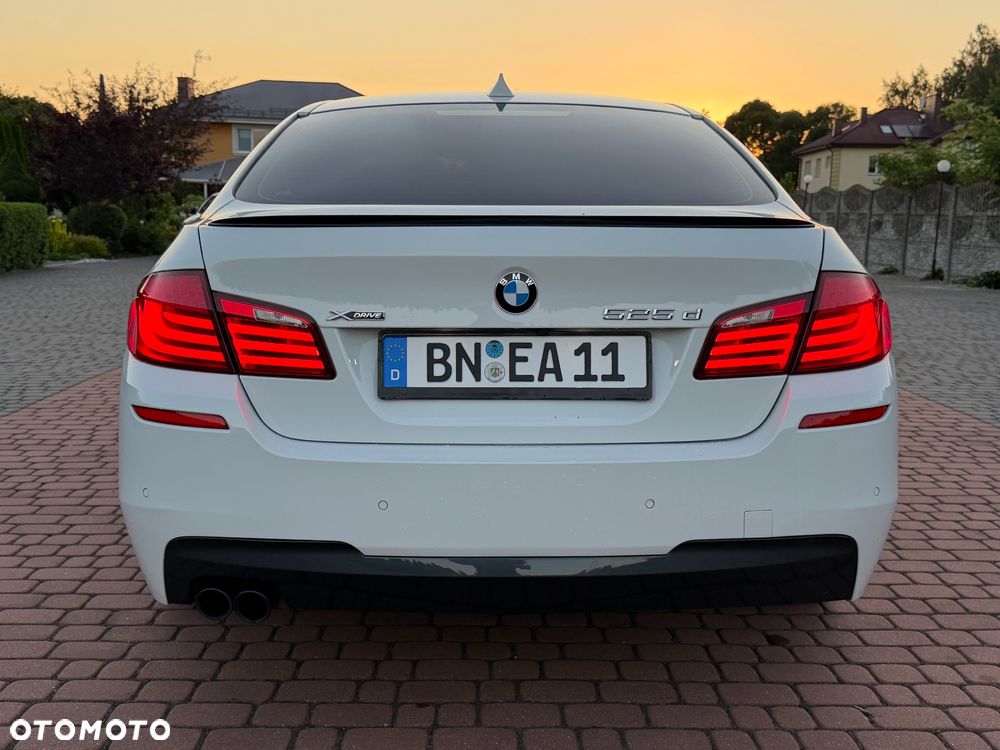 BMW Seria 5 525d xDrive - 10