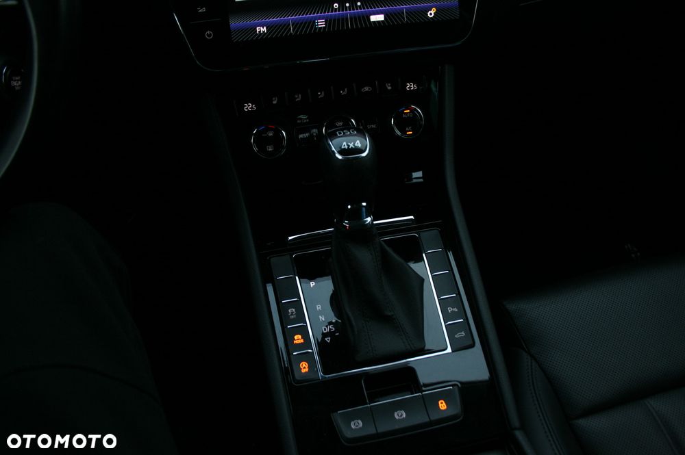 Skoda Superb 2.0 TDI 4x4 L&K DSG - 12