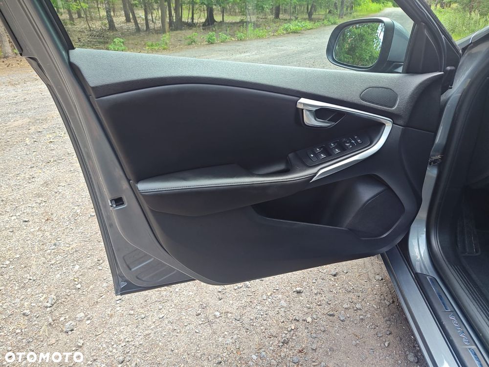 Volvo V40 T3 Drive-E Momentum - 11