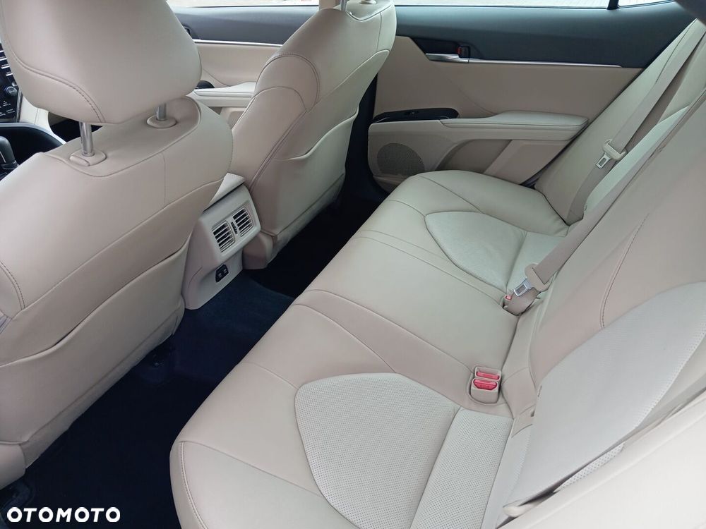 Toyota Camry 2.5 Hybrid Executive CVT - 11
