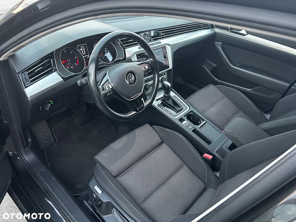 Volkswagen Passat Variant ver-variant-1-6-tdi-scr-dsg-business - 24