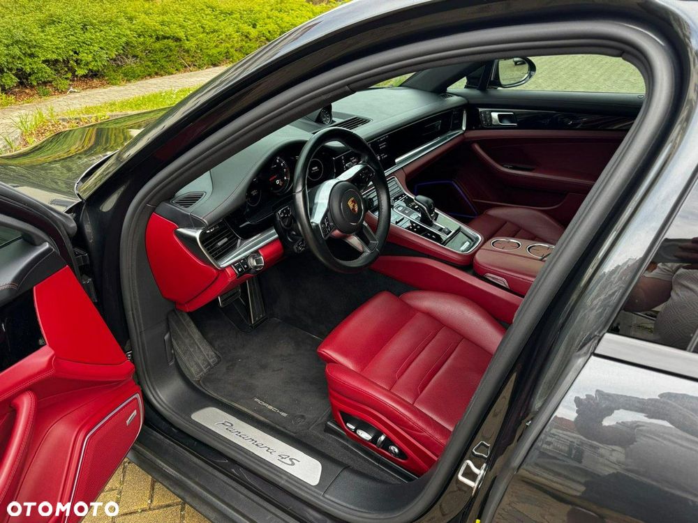 Porsche Panamera 4S Executive - 17