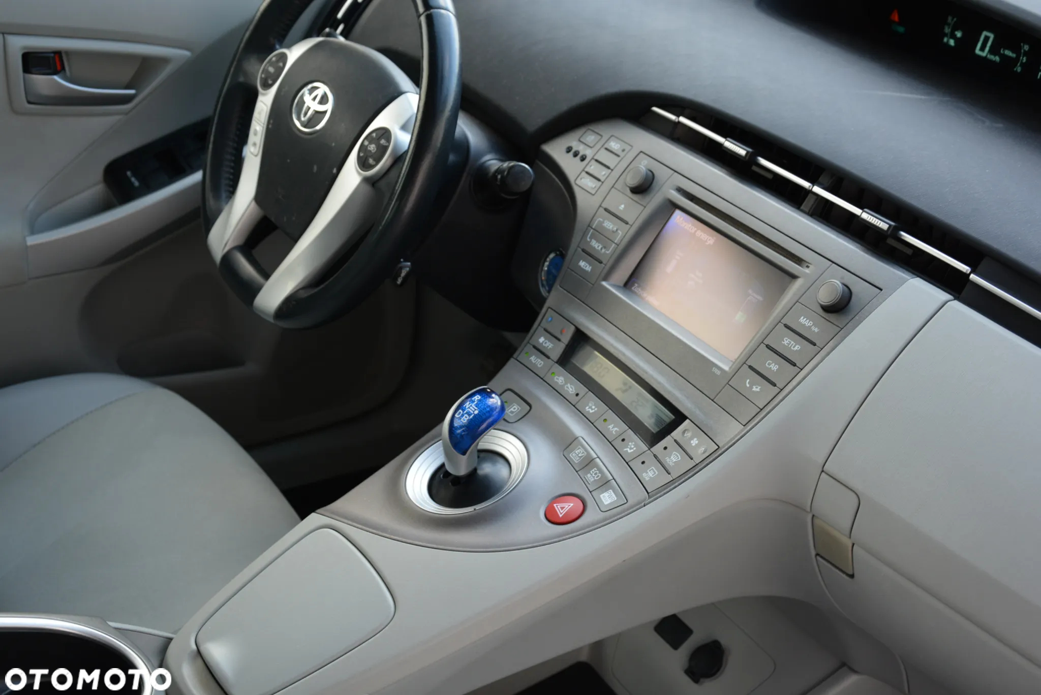 Toyota Prius 1.8 HSD Premium - 34