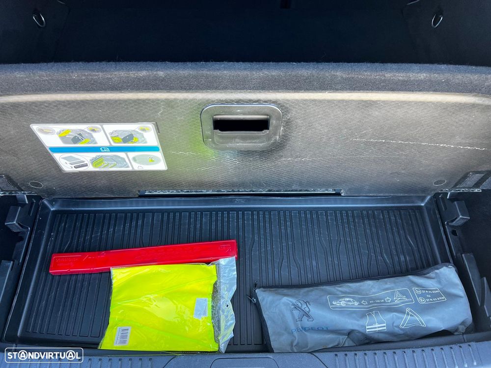 Ford Focus 1.0 EcoBoost MHEV ST-Line X - 59