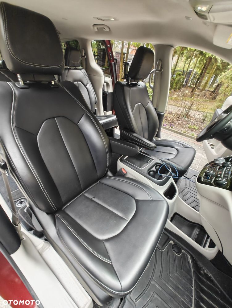 Chrysler Pacifica ver-2-5-hybrid-dynamic-force-executive-e--cvt - 10