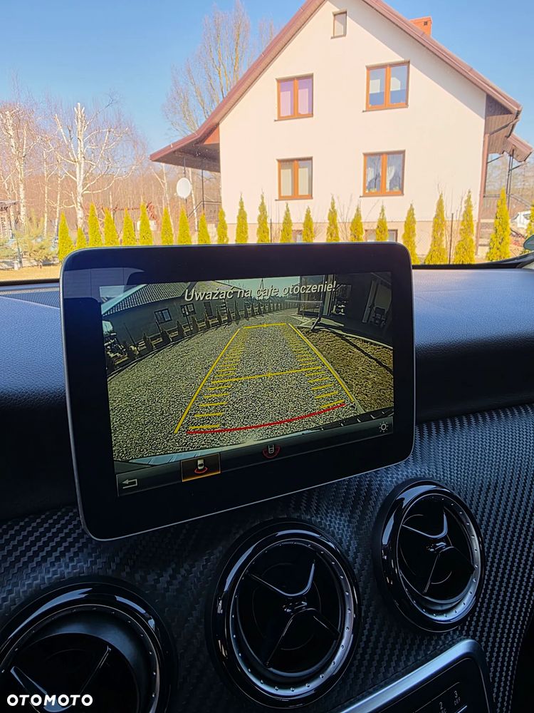 Mercedes-Benz GLA 200 d - 13