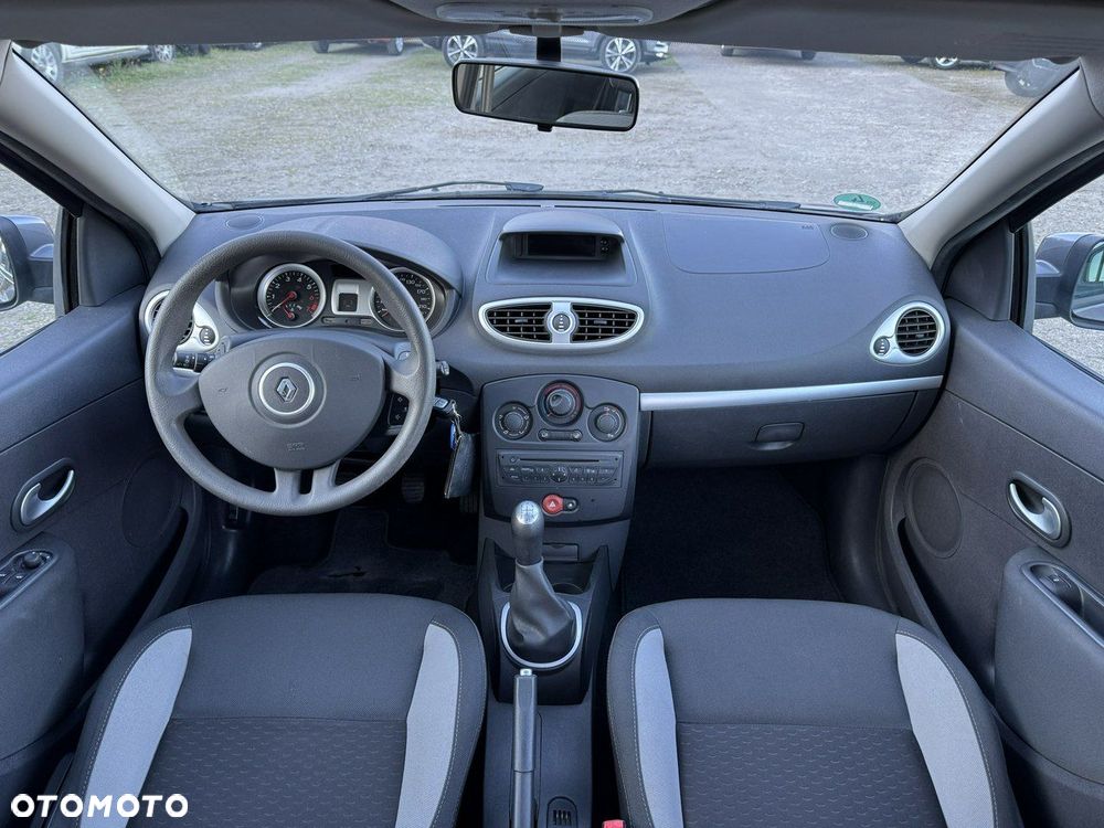 Renault Clio - 26
