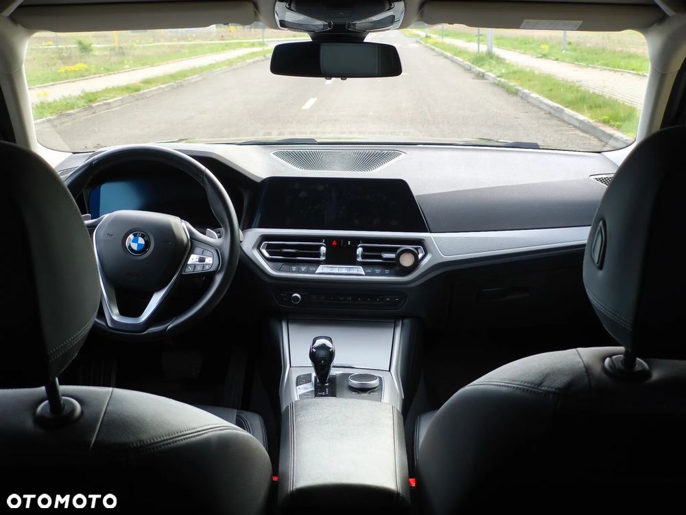 BMW Seria 3 318i - 17