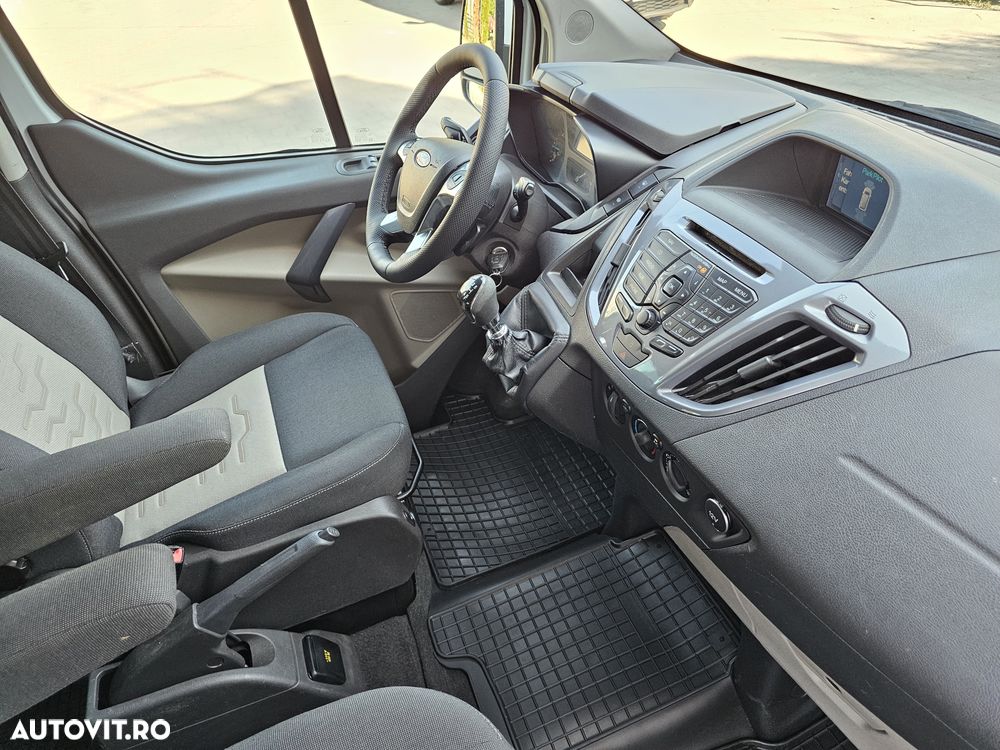 Ford Tourneo Custom - 9