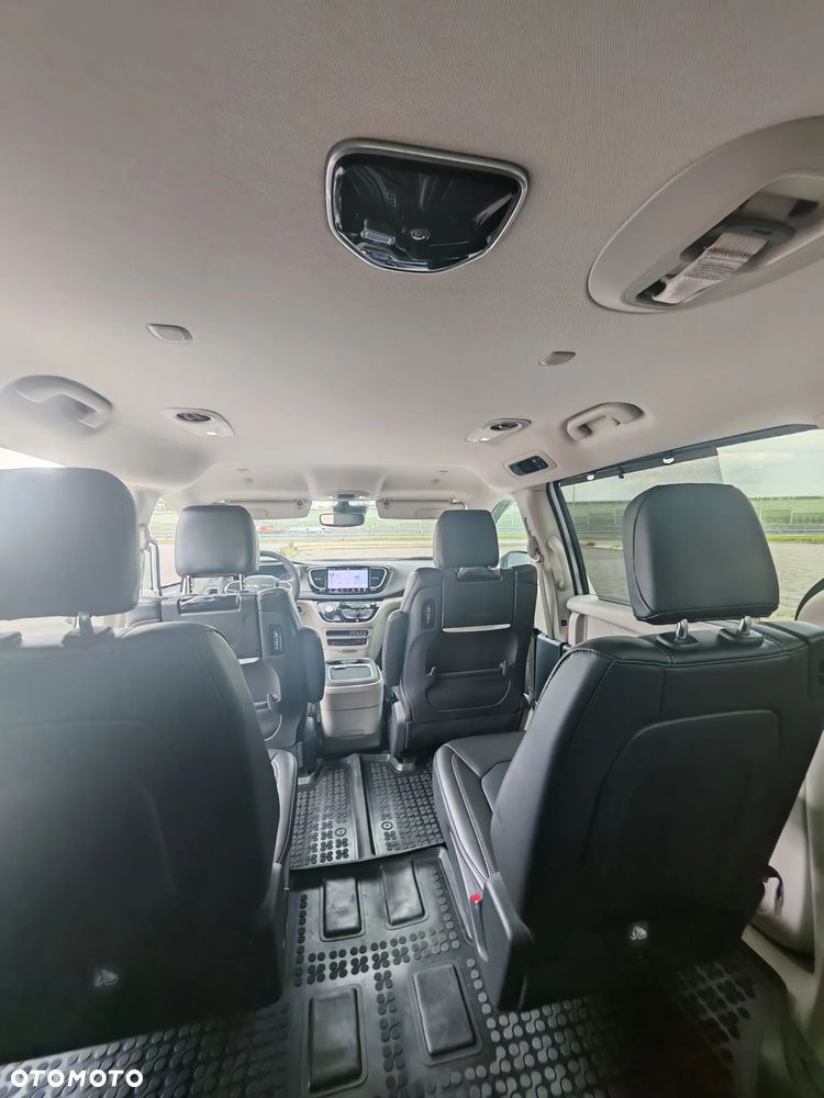 Chrysler Pacifica - 26