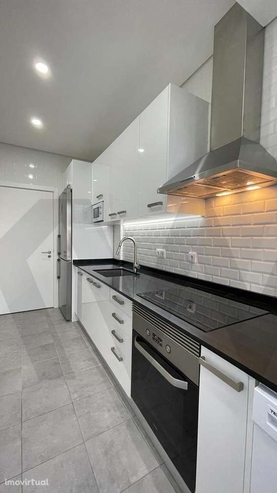 T3 Renovado em Carcavelos – Conforto e Centralidade - Grande imagem: 2/16