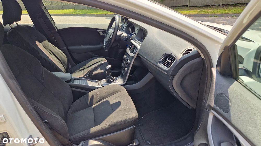 Volvo V40 D2 You - 10