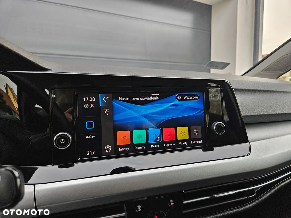 Volkswagen Golf 1.5 TSI EVO Life - 11