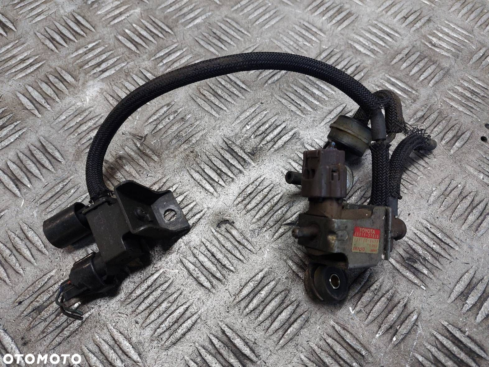 ZAWÓR PODCIŚNIENIA TOYOTA COROLLA E11 LIFT 25819-27020 90910-12232 - 2