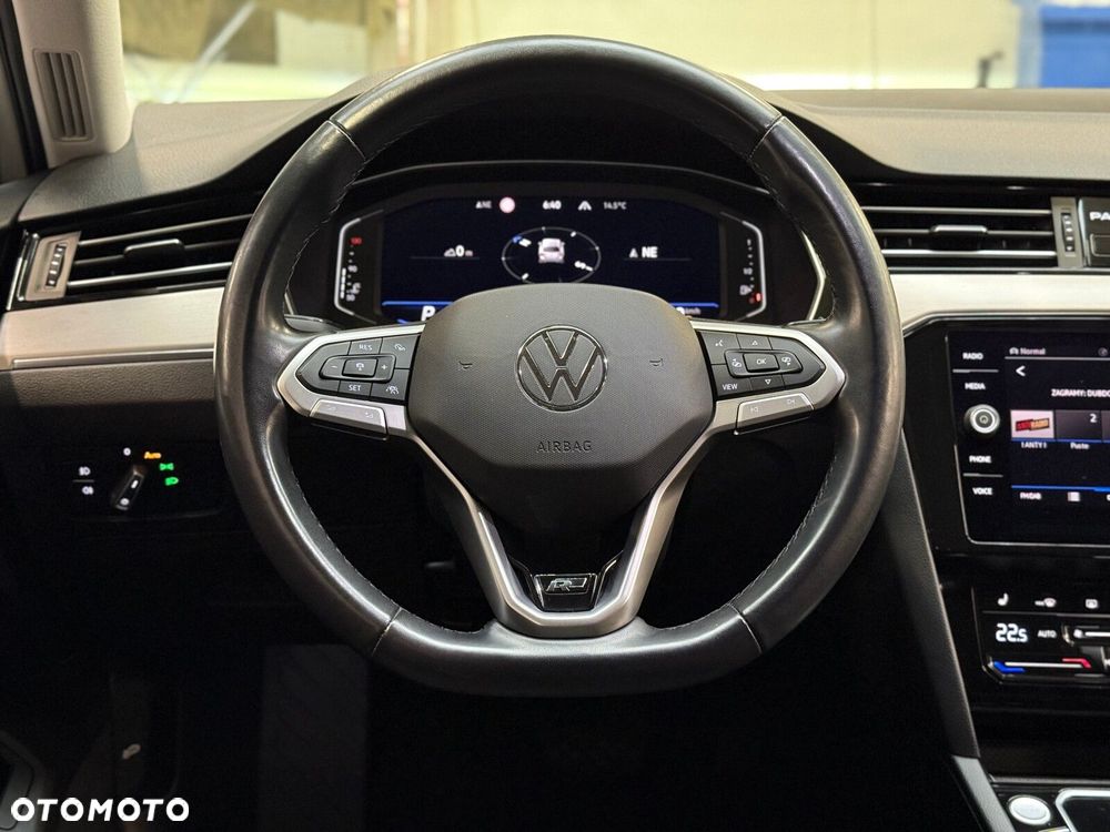 Volkswagen Passat - 30