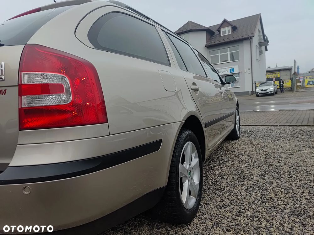 Skoda Octavia 2.0 TDI Ambiente DSG - 9