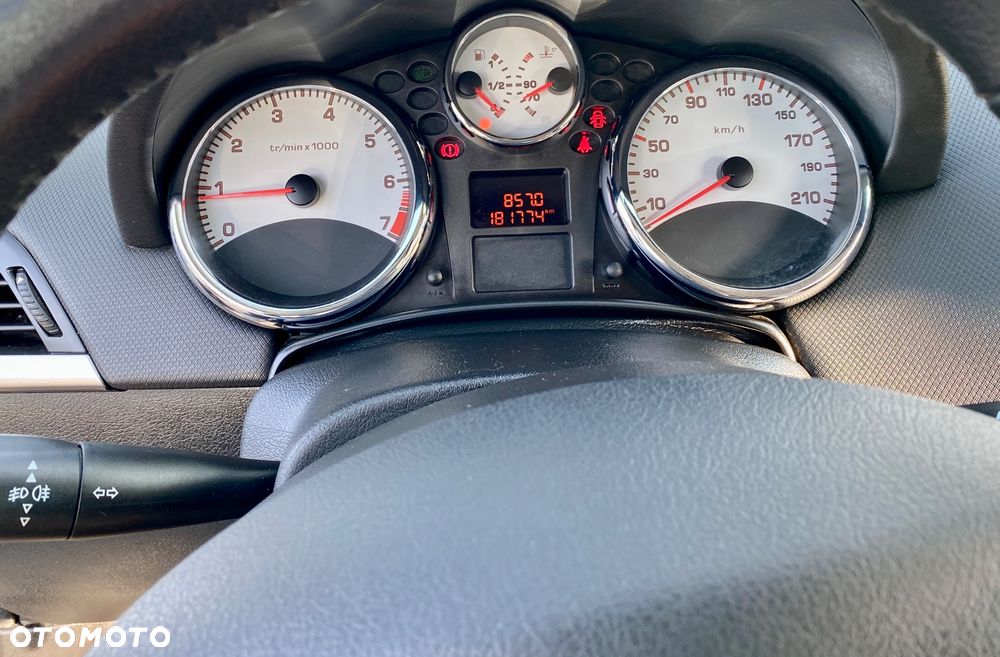 Peugeot 307 CC 1.6 - 32