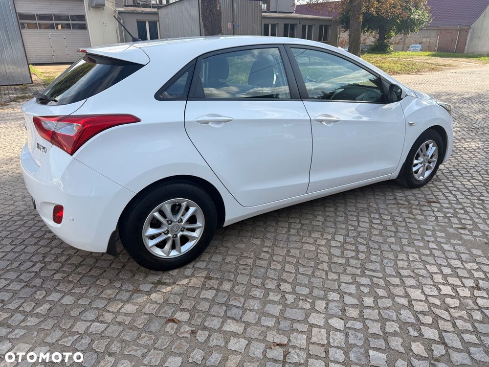 Hyundai i30 1.6 D Comfort DCT - 9