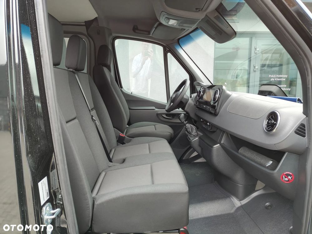 Mercedes-Benz Sprinter - 12