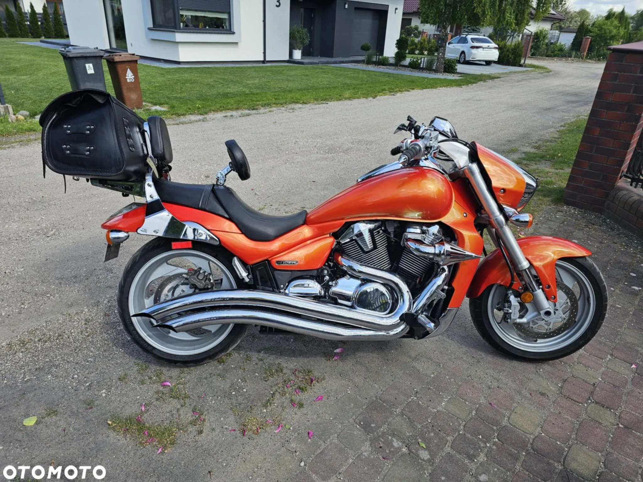 Suzuki Intruder - 1