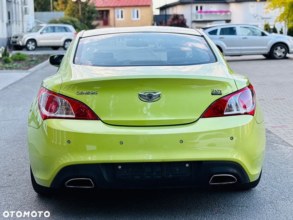 Hyundai Genesis Coupe 2.0 T - 15