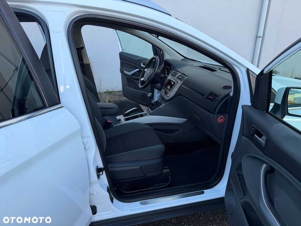 Ford Kuga 2.0 TDCi 2x4 Titanium - 22