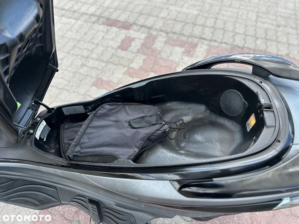 Piaggio X10 - 16
