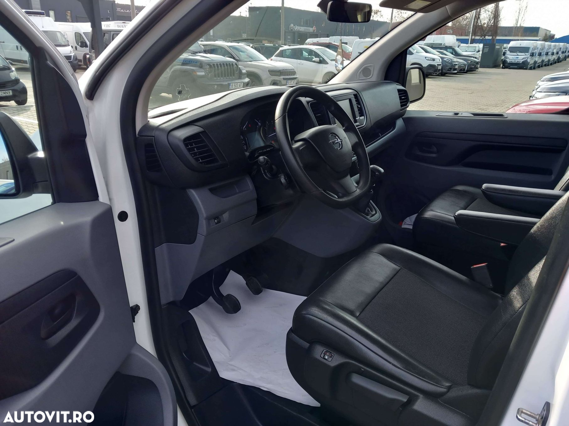 Opel Vivaro - 8