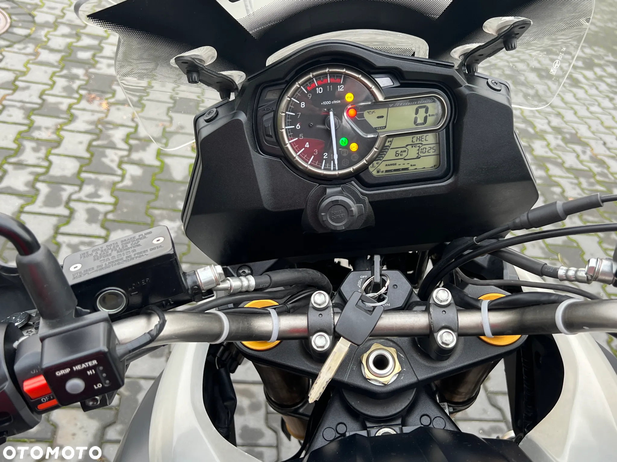 Suzuki V-STROM - 25